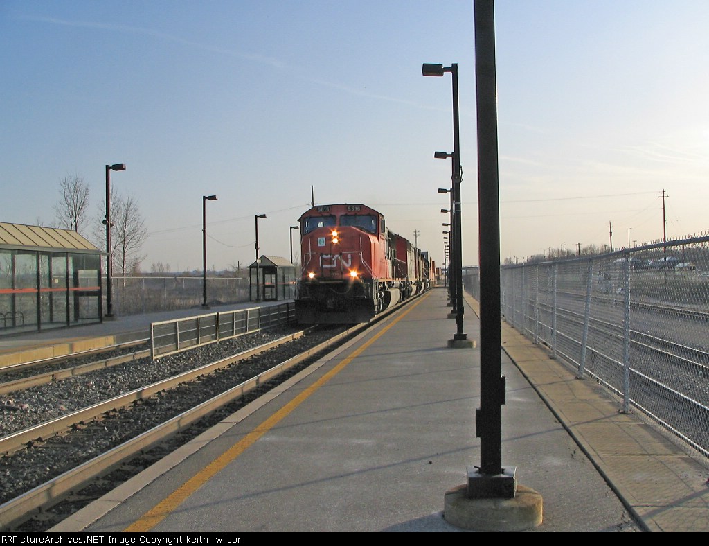 CN 5616 passing thru Aldershot Station
